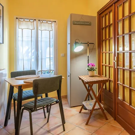 Au Paradis Des Hotes - Ile Bed & Breakfast